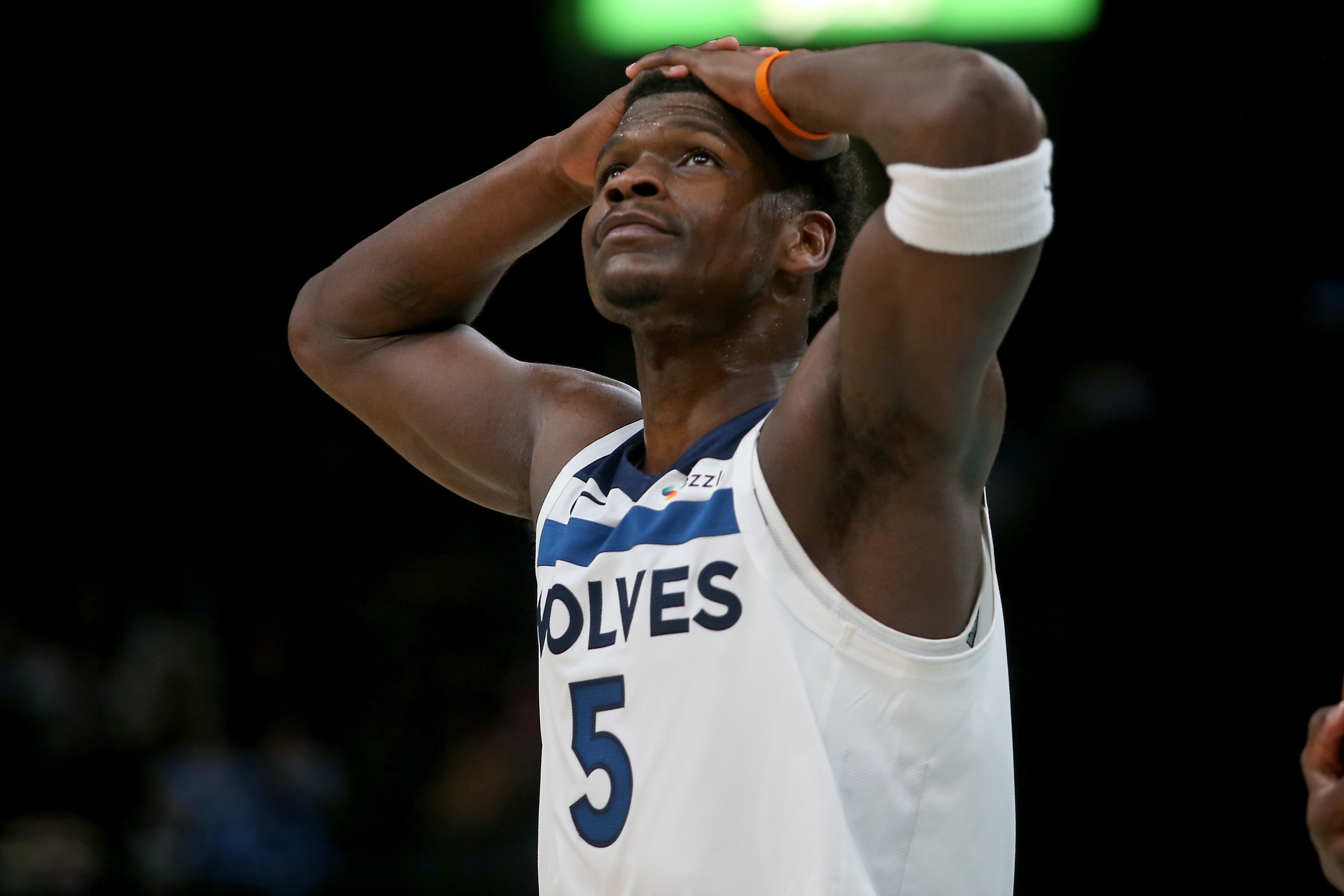 江南体育官网-爱德华兹：我不太喜欢打快 但跟着道苏姆他们出战时 我只能跟着跑